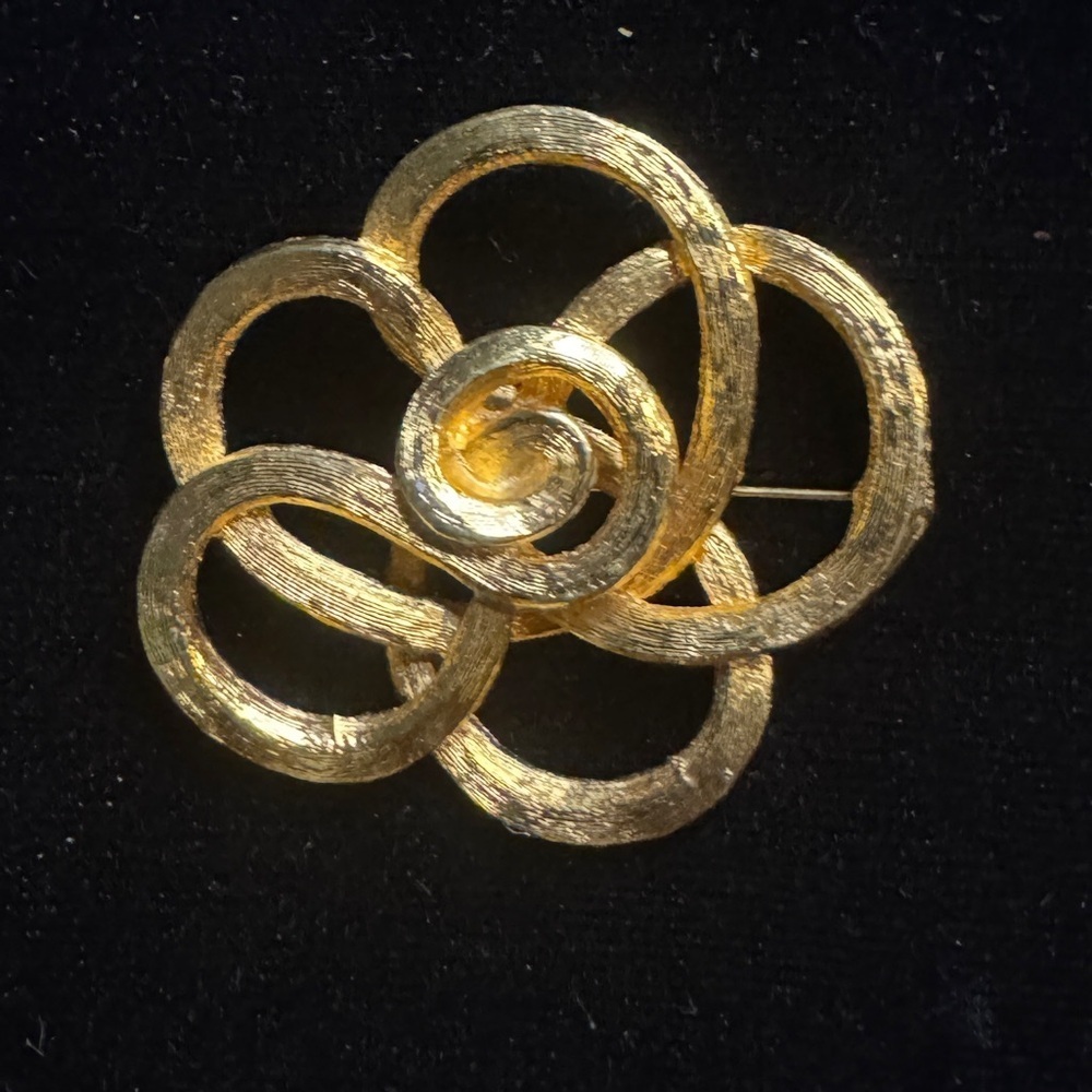 Vintage Gold Tone Floral Brooch